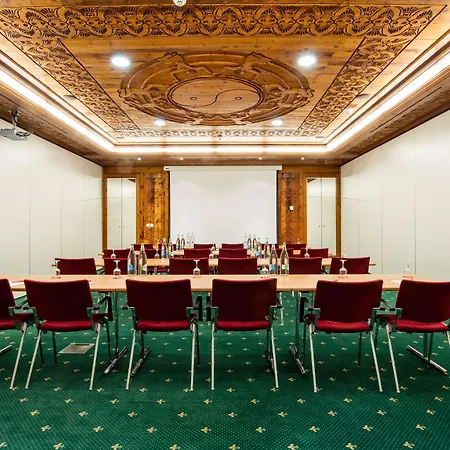 亚历克斯采尔马特度假酒店 酒店